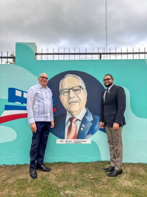 El Alcalde de El Seibo Reconoce al Dr. Pedro Richardson como Padre de la Municipalidad Moderna